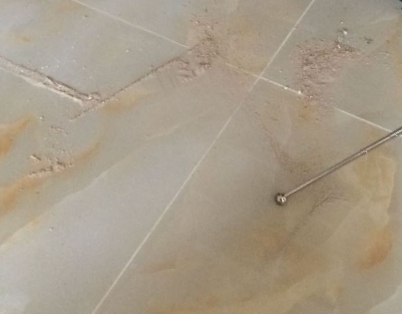 瓷砖空鼓维修公司分享粘合剂选择不当在瓷砖铺贴过程中可能导致以下问题